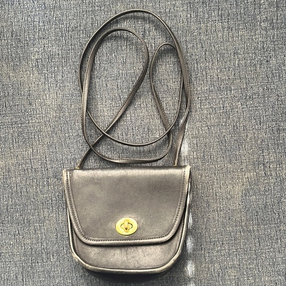 COACH vintage Everett bag, black leather crossbody - Picture 1 of 3